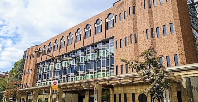 東京大学<br>医学部付属病院の外観